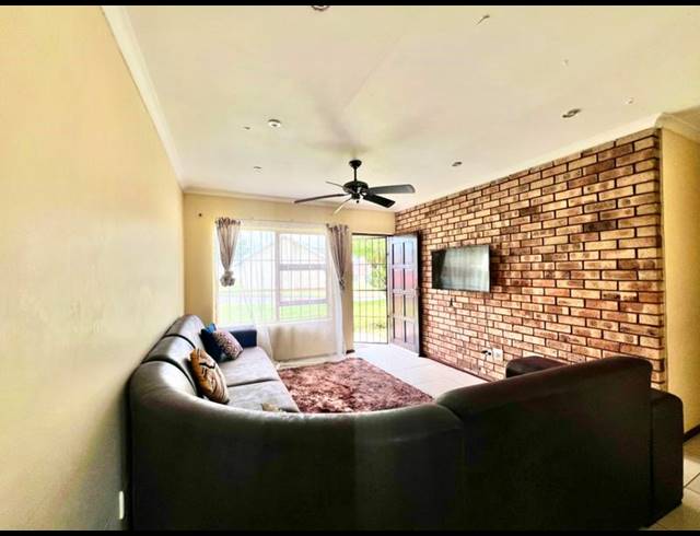 3 BEDROOM TOWNHOUSE FOR SALE IN CLELAND